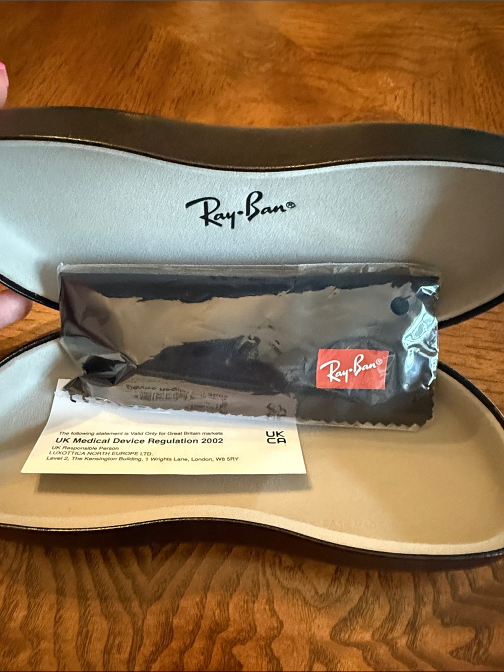 Ray-Ban Black Hard Sunglasses Case with Embossed Logo with Cleaner Cloth - Picture 3 of 7